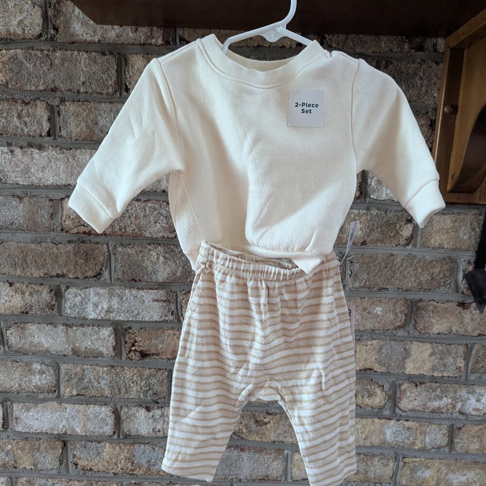 NWT Old Navy 2-Piece Baby Outfit - 3-6 Months